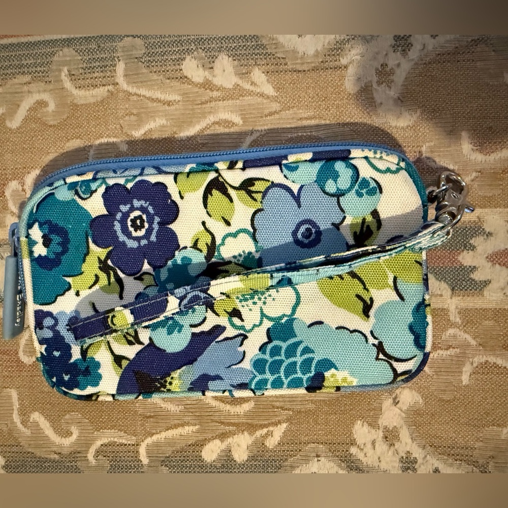 Vera Bradley blueberry Blooms Wristlet NWOT